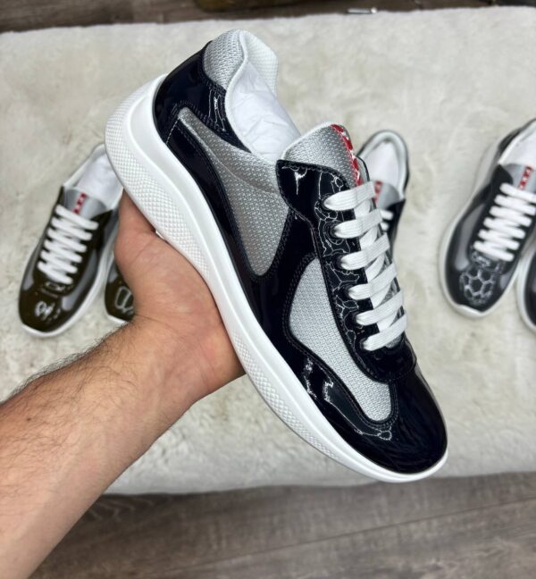 Prada cups glans donkerblauw