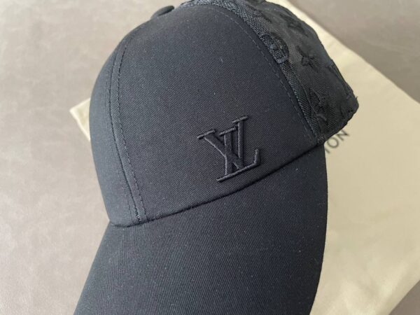 Louis Vuitton pet Zwart Motive