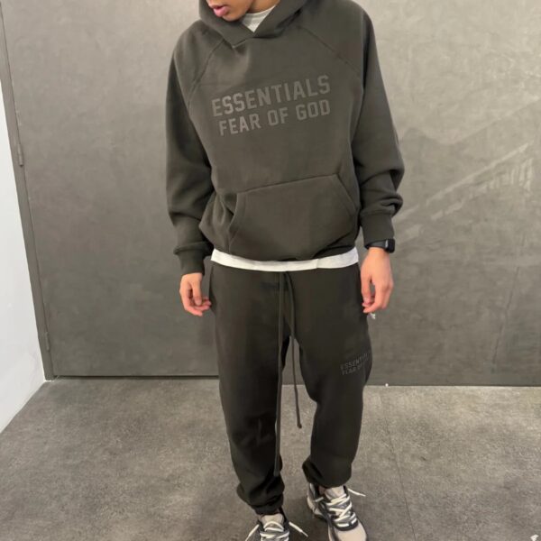Fear of God Essentials Trainingspak Brown