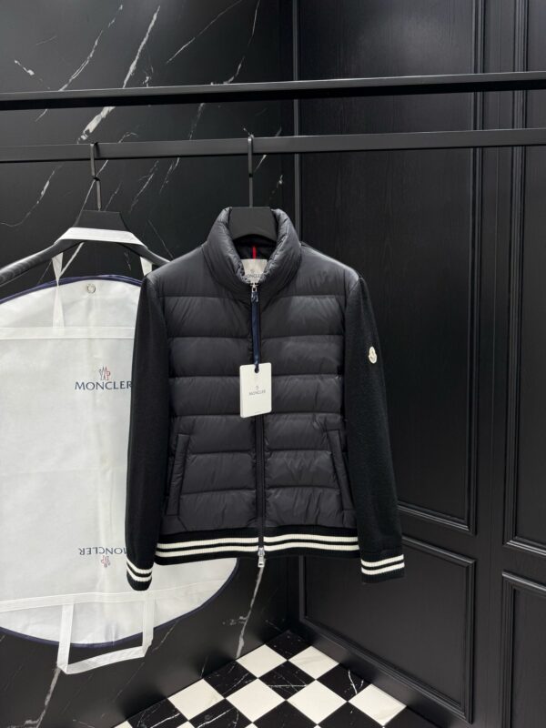 Moncler Jas Stofmouw Zwart lijnen